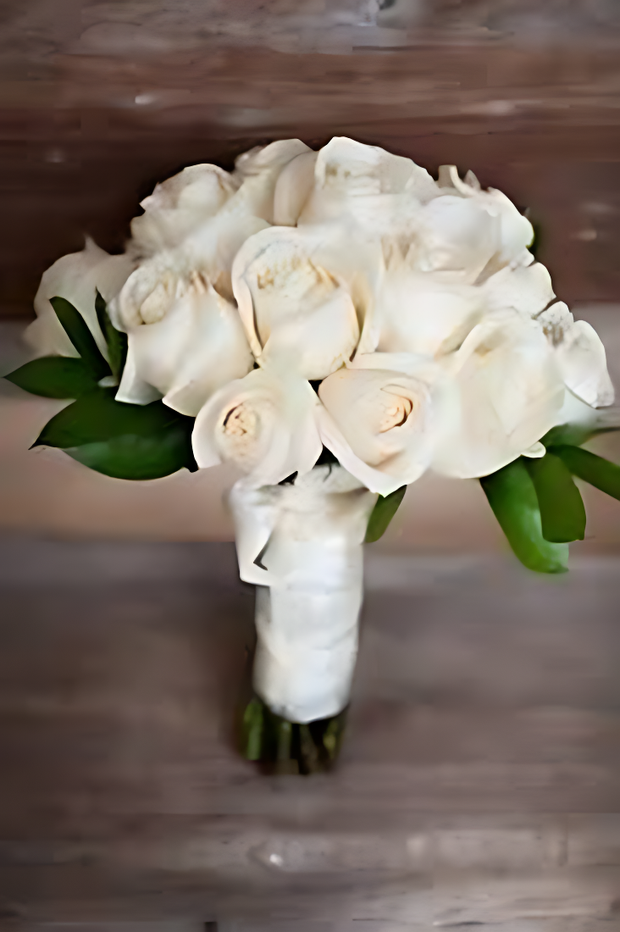 Snow Whisper White Rose Bouquet – Pure Elegance in White”
