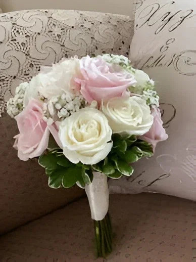 Elegant Off White & Light Pink Roses Bouquet with Green Touch